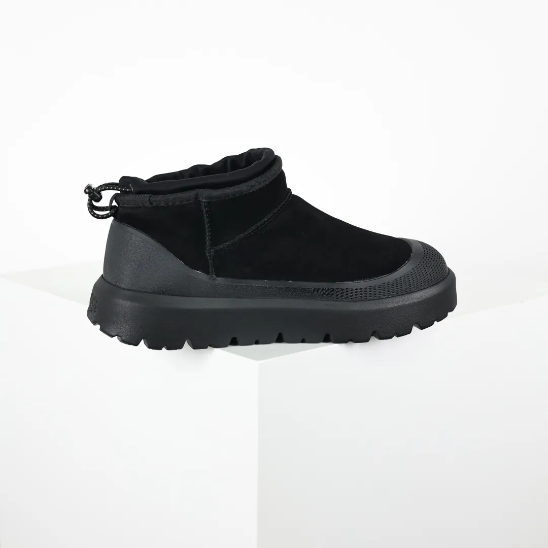 Copy price 💰700 Core recommendation Good price It is a very suitable choice for home furnishings. In recent years, uug has launched a series of styles, which are partial to the preferences of young consumers and have also moved to the forefront of fashion trends. Shoe material: water-repellent coated suede upper, 17mm UGGPURE™ implantable wool insole, lightweight non-slip and comfortable rubber outsole, with brand LOGO and trademark. Comes with a full set of packaging. Size: 35 36 37 38 39 40 41 42 43 44 45